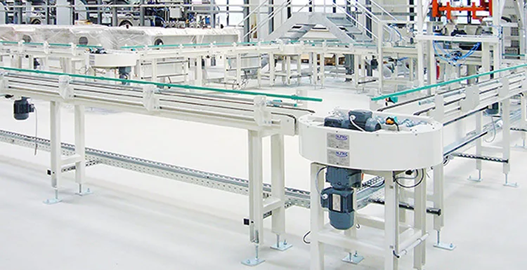 Förderanlage mit Rollenförderer, Kettenförderer, Drehtischen und Sondermaschinen