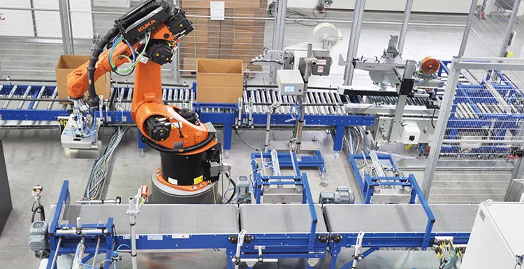 Fördertechnik mit Verpackungs-Roboter